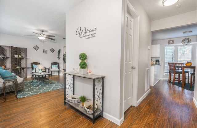 IDYLLIC LAKEVIEW HOME| MODERN PARADISE| 3BD-2.5BA