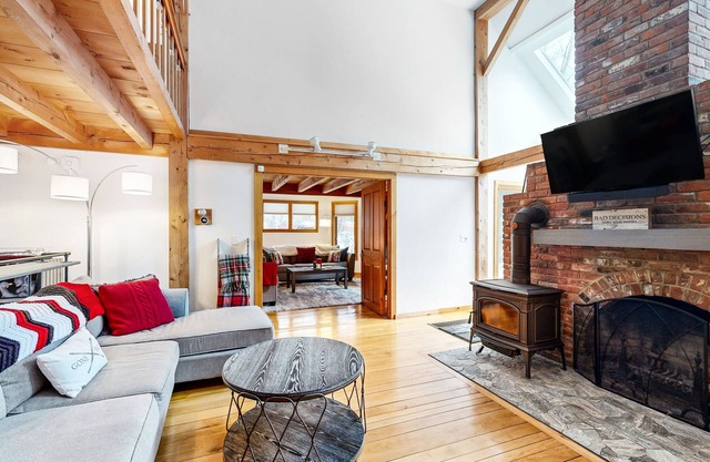 Idyllic lodge on 16-acres with fire pit & amazing views of Mt Snow- near skiing