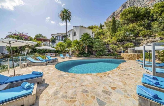 Idyllische und luxuriöse riesige Villa mit 7 Betten / Bädern, beheiztem Pool und Whirlpool