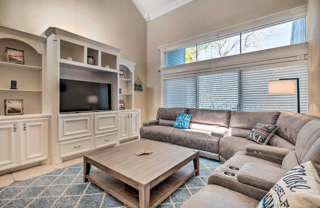 Idyllic Montgomery Condo with Pool and Lake View!