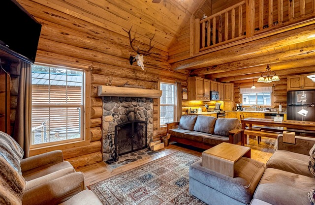 Idyllic mountain view cabin with wood fireplace, front deck, bikes, & gas grill
