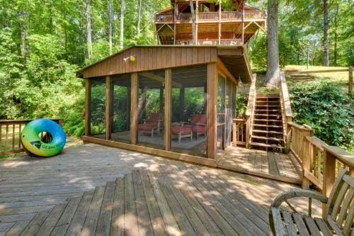 Idyllic Murphy Hideaway with Multi-Level Deck!
