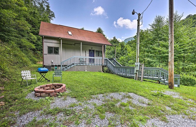 Idyllic Roan Mountain Cabin Across from Creek