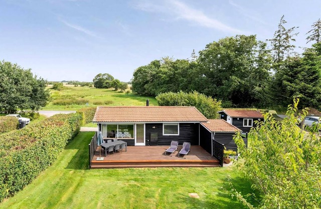 Idyllic summer house close to water and nature