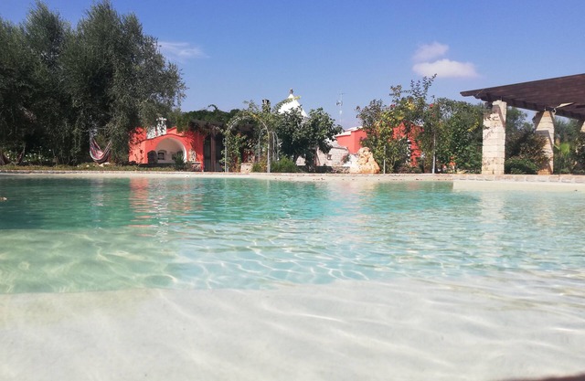 Idyllischer Trullo mit Pool, eingebettet in private alte Olivenhaine, in der Nähe von Ostuni und Latiano