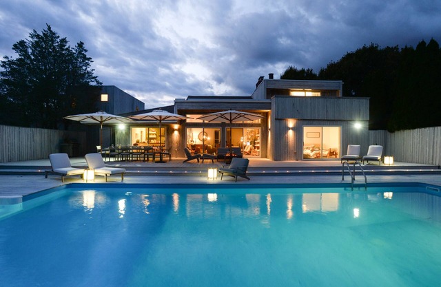 Idyllische Aussicht in Water Mill mit Pool und Tennis
