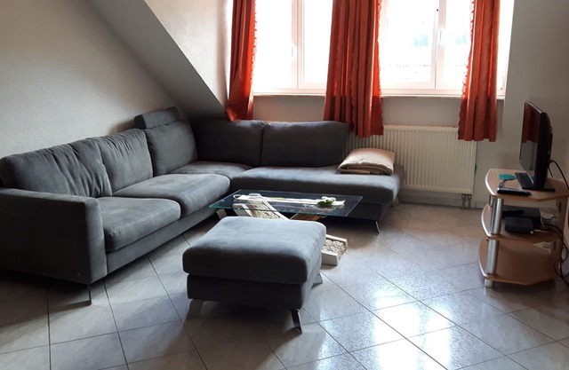 Idyllisch gelegene Ferienwohnung “Hermannshöhe FeWo 5” auf dem Bauernhof mit Gemeinschaftsgarten, Spielplatz, Terrasse, Grill, WLAN und TV; Parkplätze vorhanden