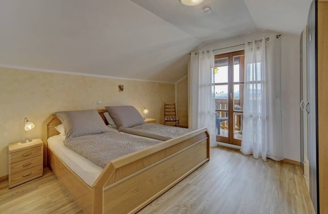 Idyllisch gelegene 40 qm Dachgeschoss Wohnung