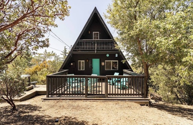 Idyllwild Cabin: HotTub, Fireplace&Mountain Views!