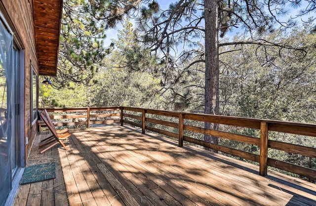 Idyllwild Cabin w/ Deck & Tahquitz Peak Views