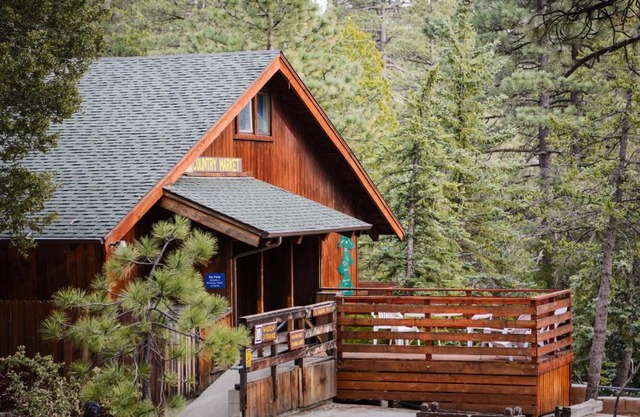 Idyllwild Camping Resort Cabin