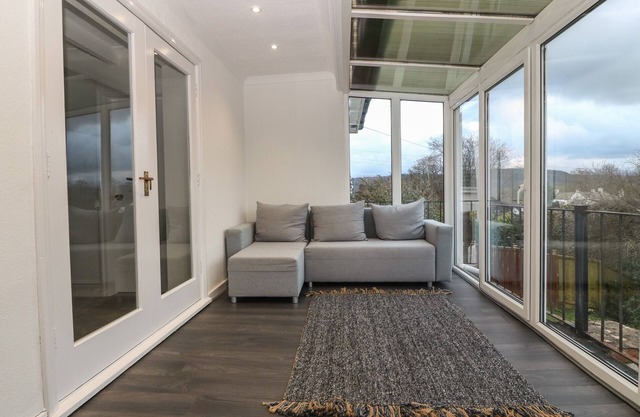 IECHYD DA, pet friendly, country holiday cottage in Benllech