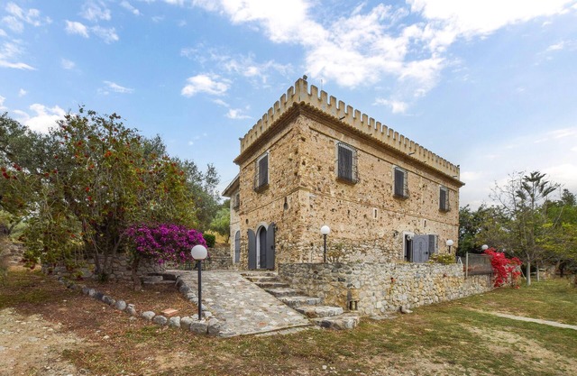 Il Castello degli Ulivi