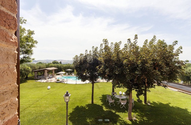 Il Ciliegio, App in einer typischen Villa mit Pool, 7 km vom Meer, Senigallia, Marche