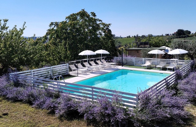 IL GELSO Country house in the heart of the Marche countryside