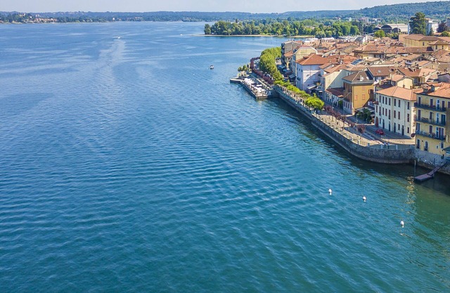 Il Nido Del Cigno Pied dans l'eau, Arona, Italy