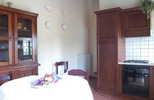 Il Noce Wohnung in Bauernhaus mit Pool auf den Hügeln von Pisa