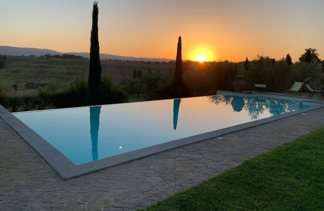Il Noce Peaceful Tuscan Haven with Pool and Views