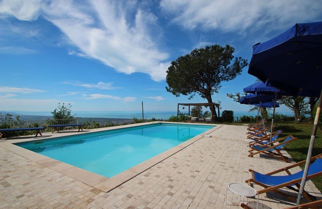 Il Segreto - 8 Personen, Meerblick, Pool, W-LAN, 9km zum Meer, SAT
