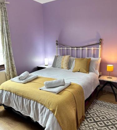 Ilford Express Room in East London