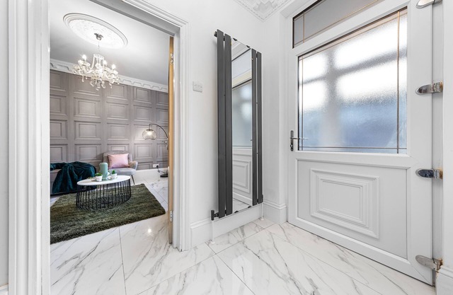 Ilford Gem: Your Stylish, Central 4BR Home For 10