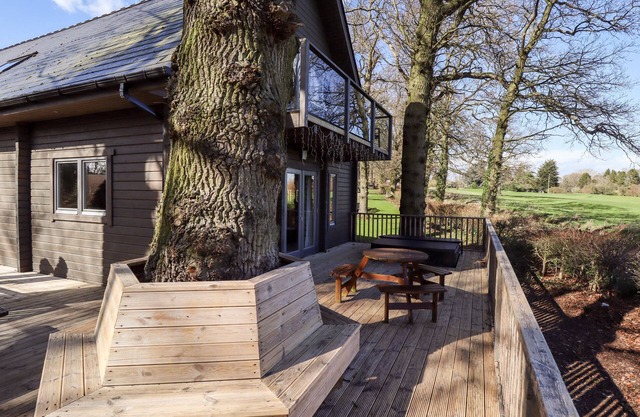 ILODGE ULTRA, family friendly, with hot tub in Louth