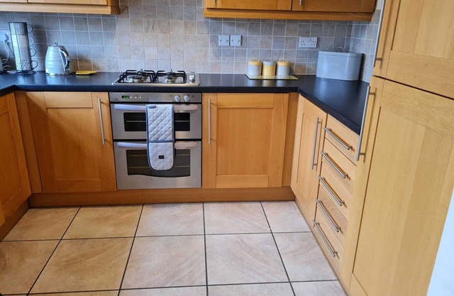 Immaculate 3-bed House With Free Parking in Bolton