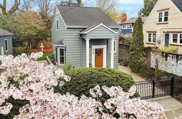 Immaculate and Private Space, Custom Artwork Throughout, Walk to Parks, Food, and Entertainment