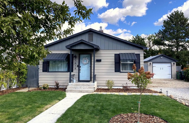 Immaculate, bright & airy newly updated home in gorgeous Meridian next to Boise!
