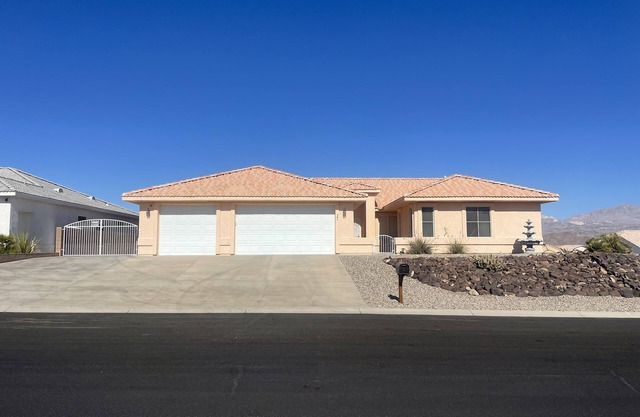 Immaculate home minutes from Laughlin & Lake Mohave