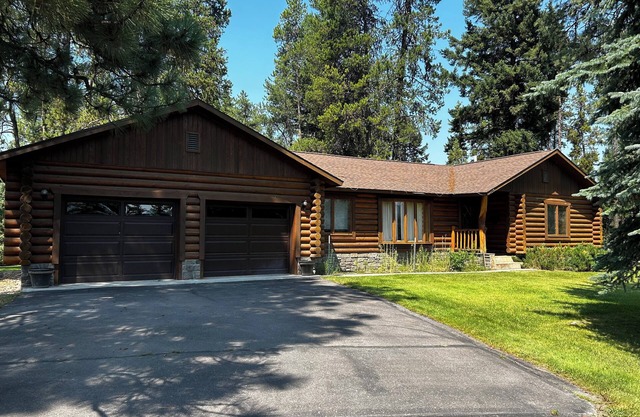 4-bedroom cabin in serene Seeley Lake with WiFi, AC. Beautiful pond view.