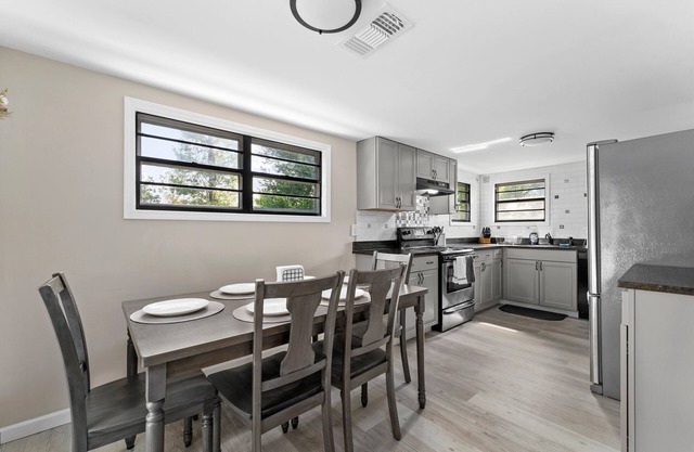 Immaculate Retreat! Short Walk to St Andrews Bay