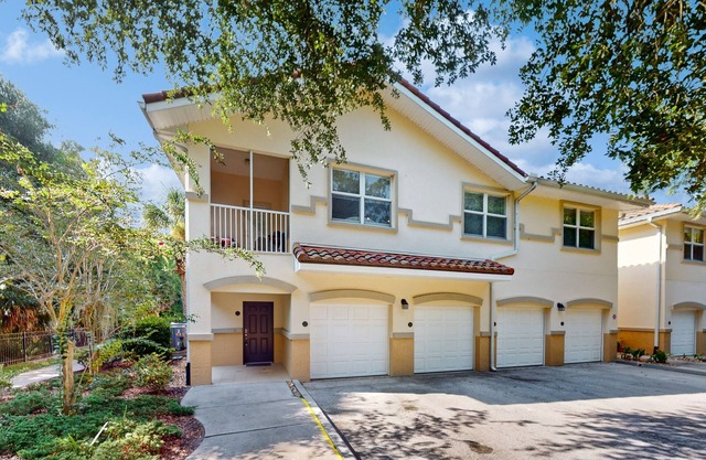 Immaculate Townhome in Upscale Community w/ Pool & Balcony - Near Beach