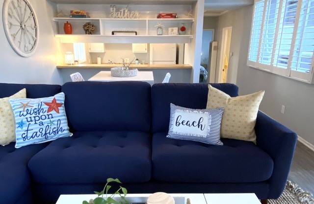 *Immaculate Villa! Waking Distance To All Local Favorites! Steps to the Beach!*