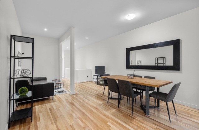 Immense Appartement, Spacieux, Lumineux, Près du Centre-ville, Tout Équipé
