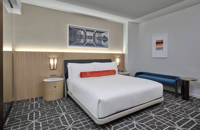 Immerse in Culture at Stylish Room Near Local Landmarks