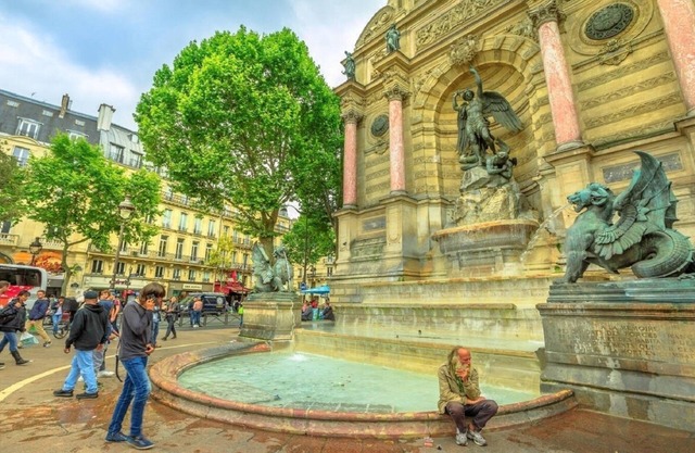 IMMERSE YOURSELF IN PARISIAN SPLENDOR-LATIN APARTMENT NEAR SAINT-MICHEL FOUNTAIN
