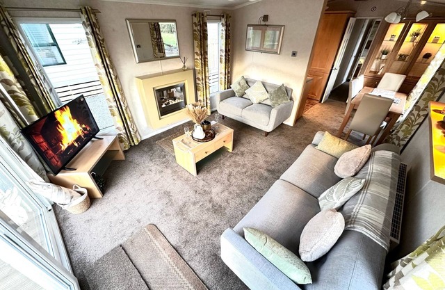 Impeccable 2-Bed Lodge in Preston hot hub