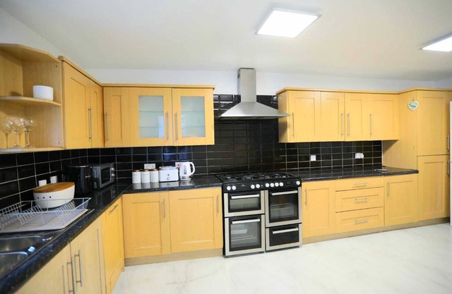 Impeccable 3-bed House in Plumstead, London