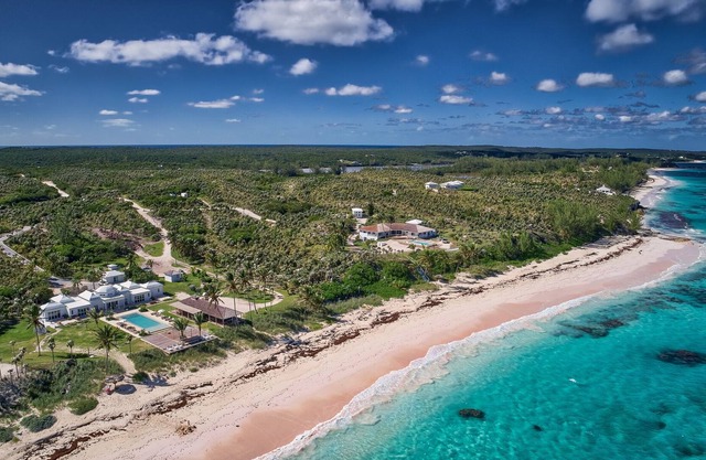 Tadelloses Anwesen am Meer auf eigene Faust 1200 Meter von privatem rosa Sandstrand