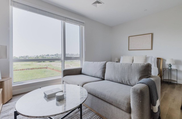 Impeccable Revere Studio w/ Firepit, Spa, W/D, A/C & Gym, by Blueground