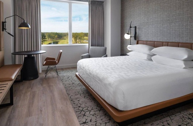 Impressive Cozy Room for Work and Pleasure