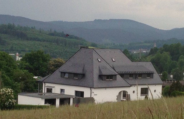 in wunderschönem Landhaus, Luxussanierung, direkt am Wald + nahe Golfplatz