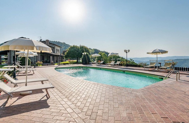Großes Steinhaus mit Pool und schöner Panoramaaussicht