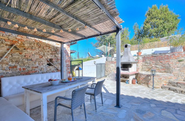 In Bocca Al Lupo Flat 3, Clavesana, Italy