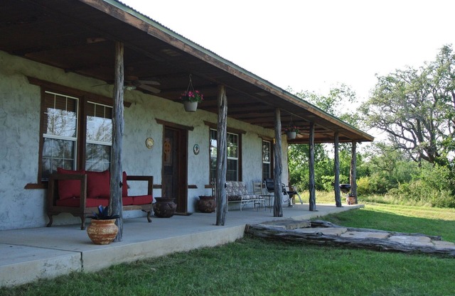 Casa del Pastor ist ein abgelegener Adobe-Kabine im territorialen Stil erbaut.