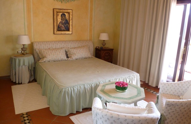 In eleganten Residenz mit atemberaubendem Blick über den Archipel von La Maddalena.