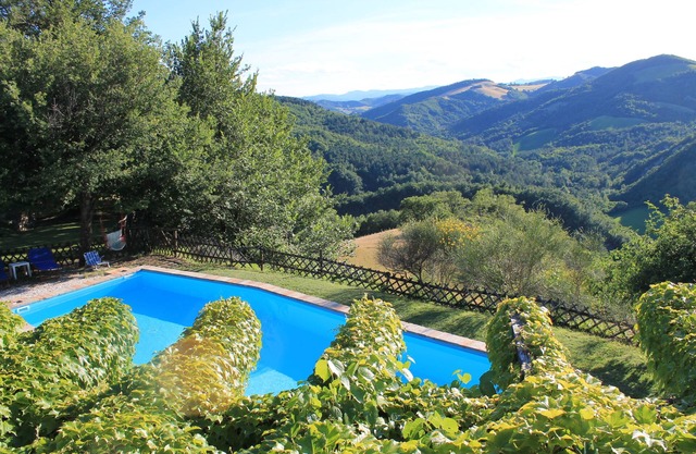 Apartment für Paare in einem Bauernhaus. Landhaus in Urbino. Panoramablick!