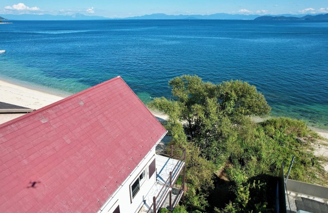 In front of Lake Biwa! A private lakefront experience