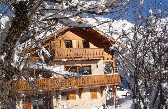 IM INDIVIDUELLEN CHALET AM FUSSE DER PISTENWOHNUNG 4 bis 6 PERSONEN